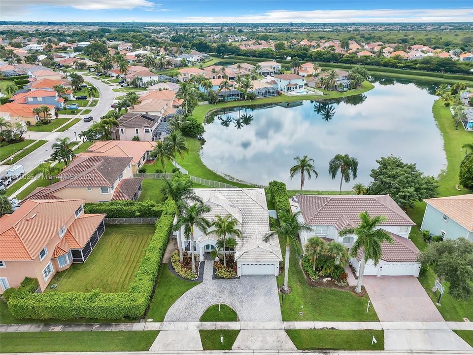 For Sale: $1,050,000 (5 beds, 2 baths, 2890 Square Feet)