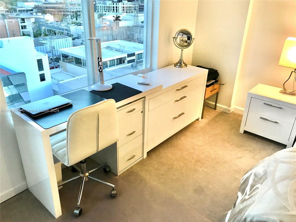 For Sale: $625,000 (1 beds, 1 baths, 820 Square Feet)