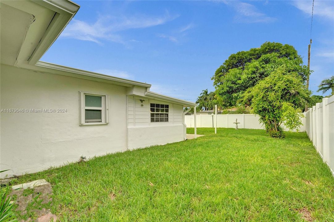 For Sale: $749,000 (3 beds, 2 baths, 1581 Square Feet)