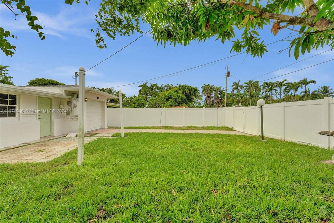 For Sale: $749,000 (3 beds, 2 baths, 1581 Square Feet)