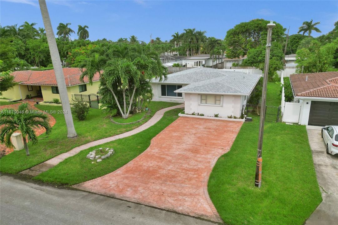 For Sale: $749,000 (3 beds, 2 baths, 1581 Square Feet)