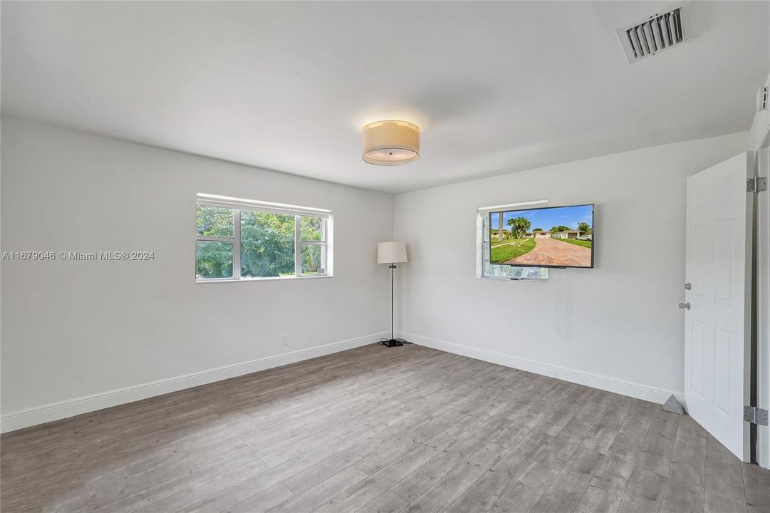 For Sale: $749,000 (3 beds, 2 baths, 1581 Square Feet)