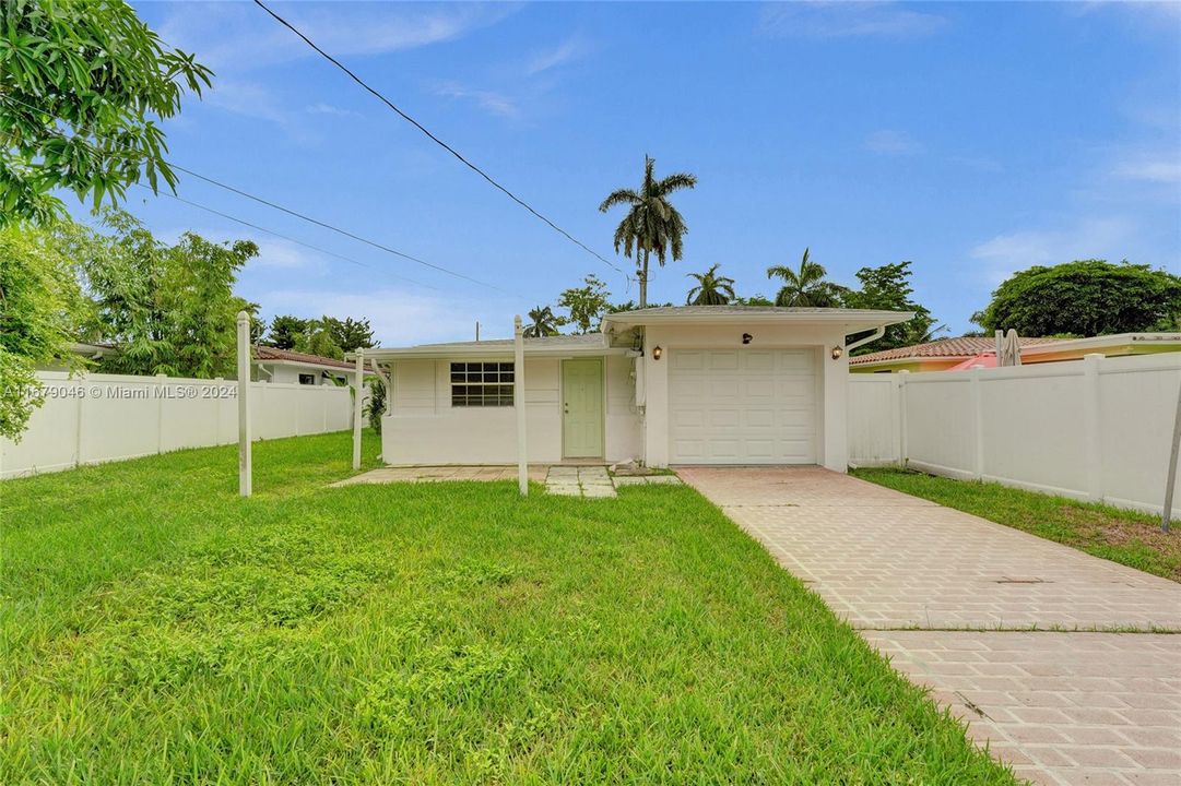 For Sale: $749,000 (3 beds, 2 baths, 1581 Square Feet)