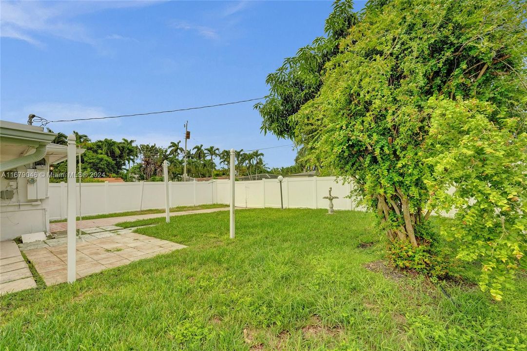 For Sale: $749,000 (3 beds, 2 baths, 1581 Square Feet)