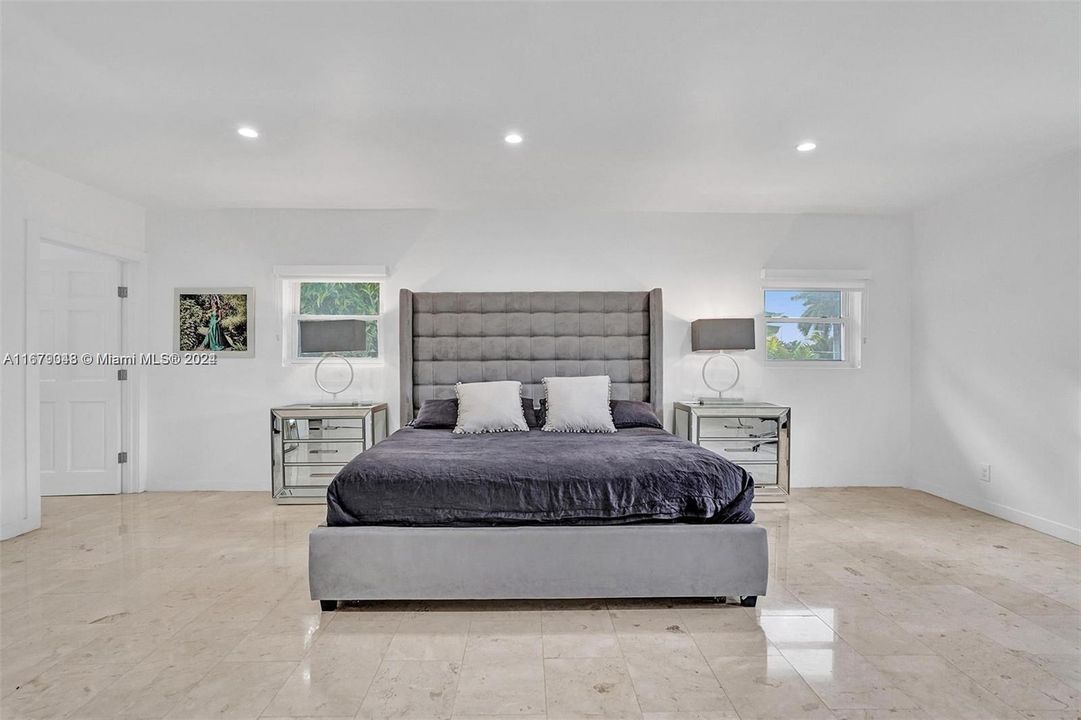 For Sale: $3,975,000 (4 beds, 4 baths, 3873 Square Feet)