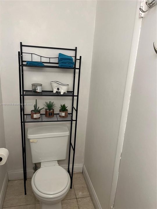 For Rent: $2,550 (1 beds, 1 baths, 884 Square Feet)