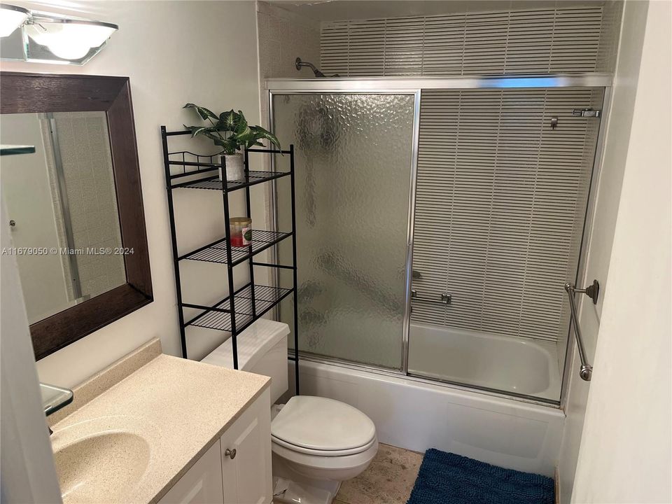 For Rent: $2,550 (1 beds, 1 baths, 884 Square Feet)