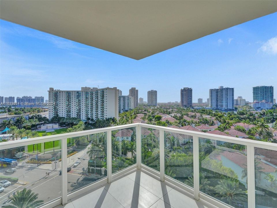 For Sale: $2,700,000 (3 beds, 4 baths, 1930 Square Feet)