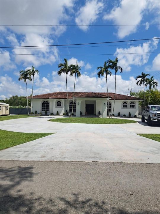 For Sale: $1,275,000 (4 beds, 3 baths, 1879 Square Feet)