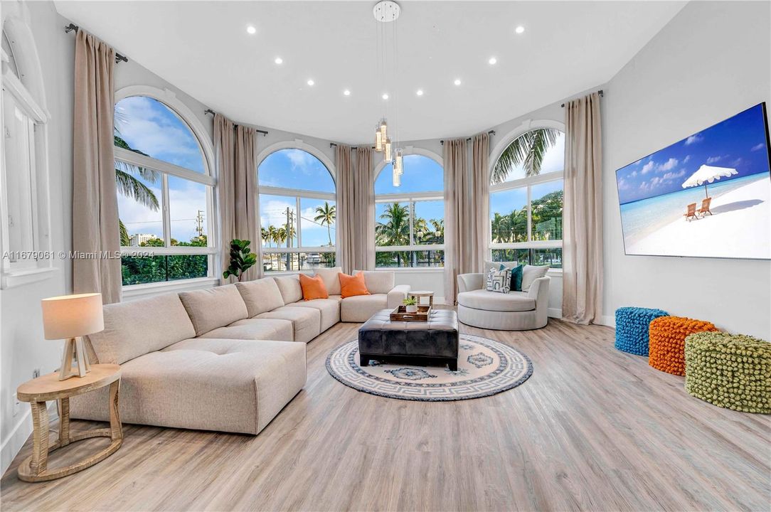 For Sale: $4,900,000 (5 beds, 5 baths, 3773 Square Feet)