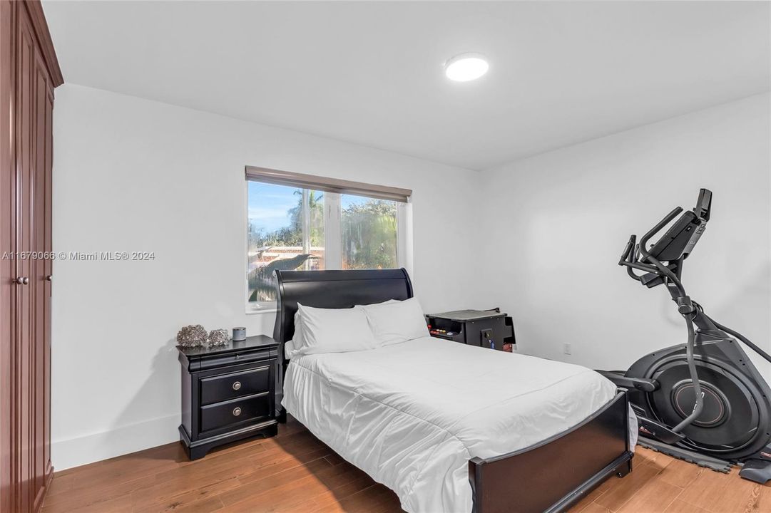 For Sale: $3,200,000 (3 beds, 2 baths, 2264 Square Feet)