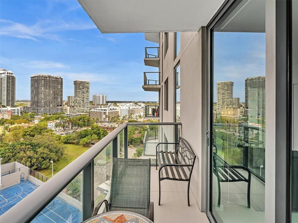 Recently Sold: $615,000 (2 beds, 2 baths, 944 Square Feet)