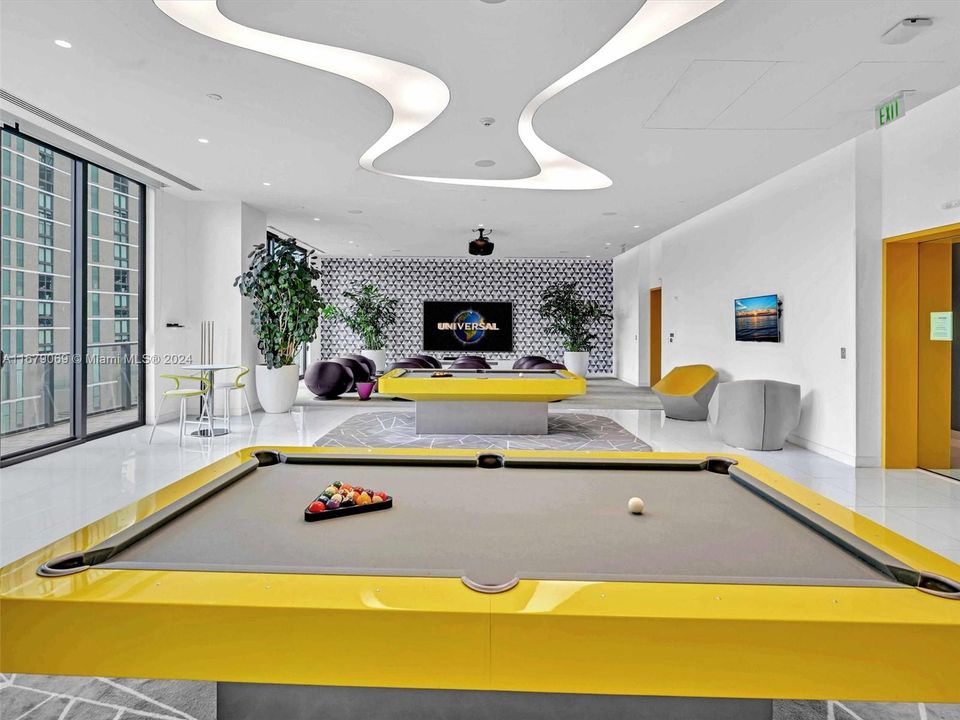 Recently Sold: $615,000 (2 beds, 2 baths, 944 Square Feet)