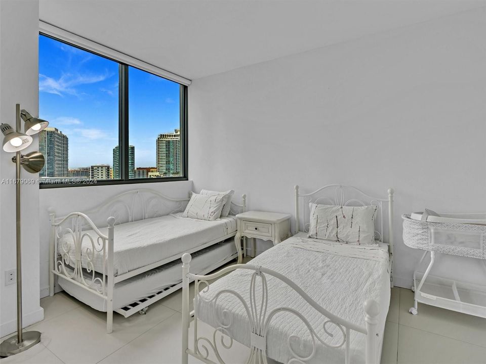 Recently Sold: $615,000 (2 beds, 2 baths, 944 Square Feet)