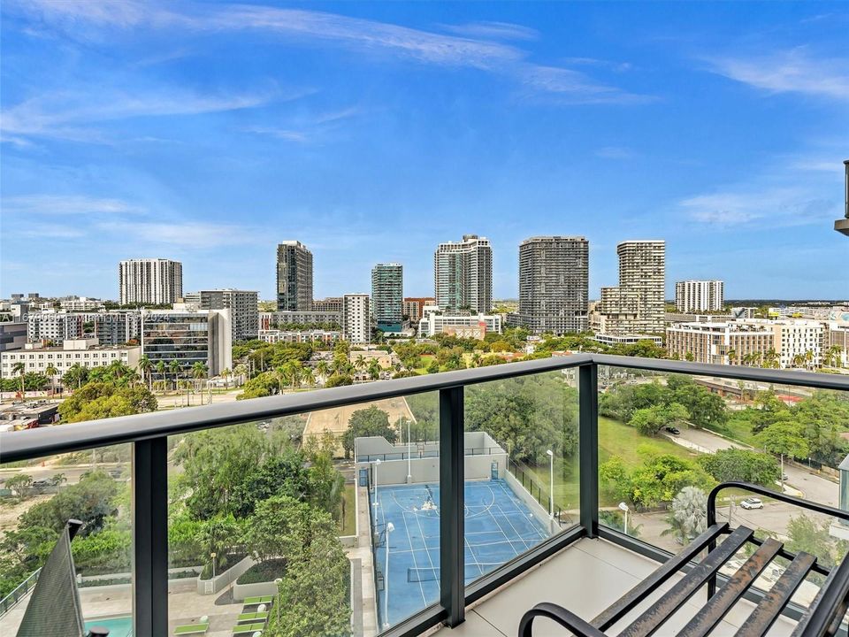 Recently Sold: $615,000 (2 beds, 2 baths, 944 Square Feet)