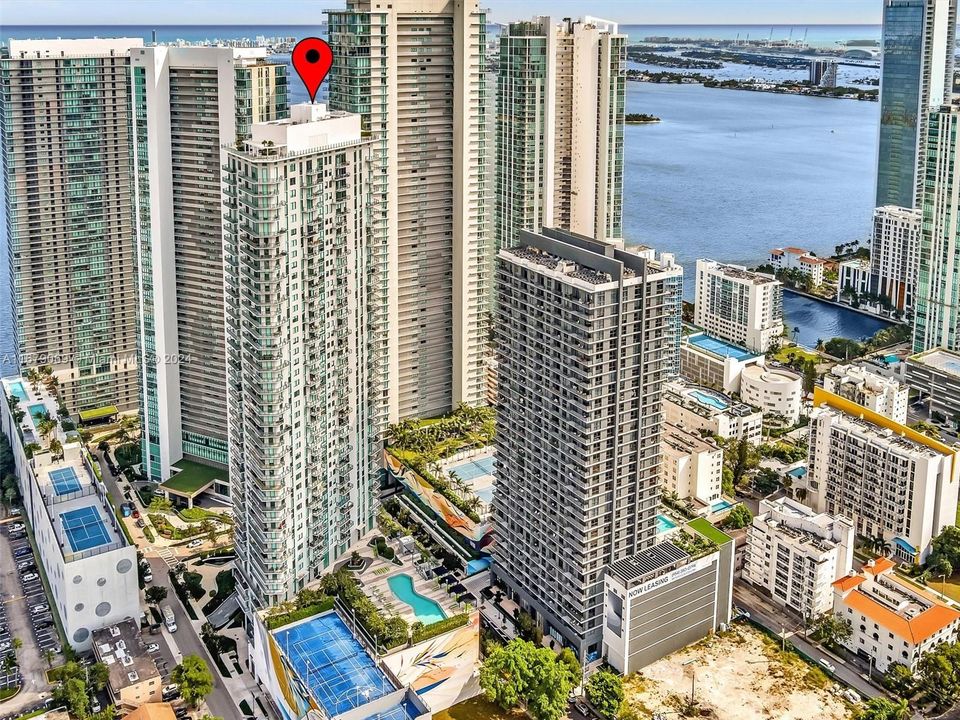 Recently Sold: $615,000 (2 beds, 2 baths, 944 Square Feet)