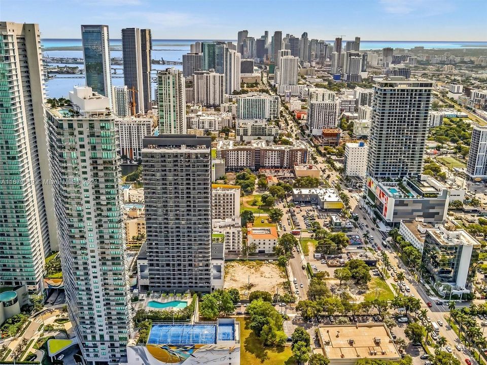 Recently Sold: $615,000 (2 beds, 2 baths, 944 Square Feet)