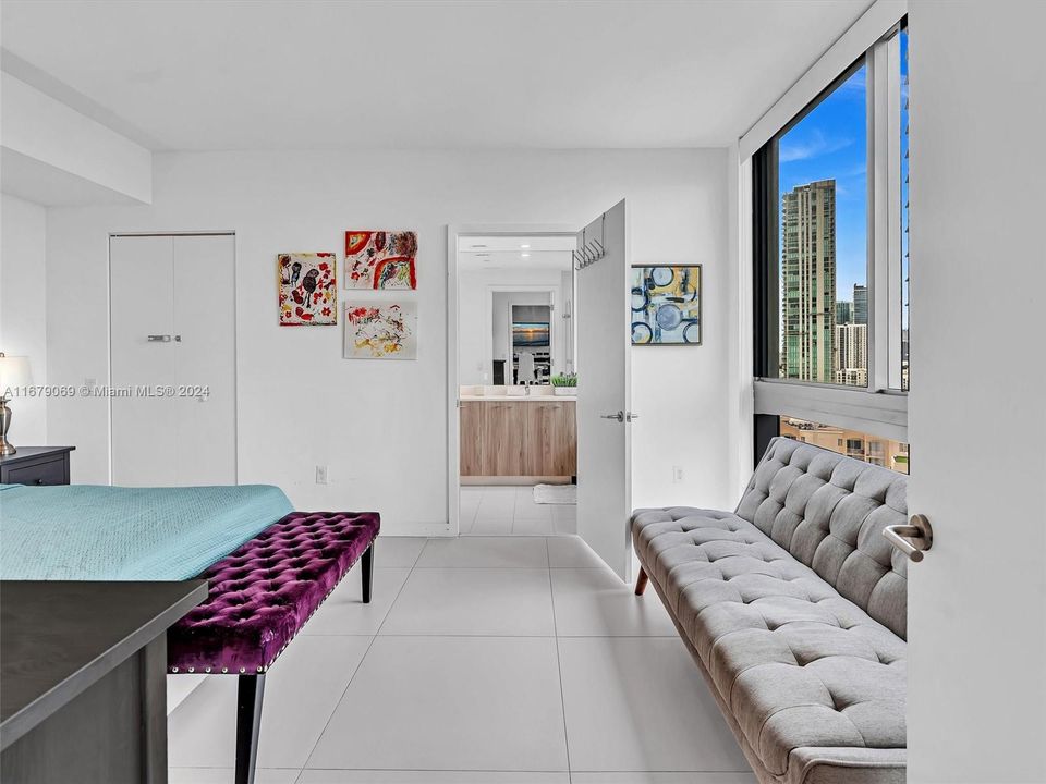 Recently Sold: $615,000 (2 beds, 2 baths, 944 Square Feet)