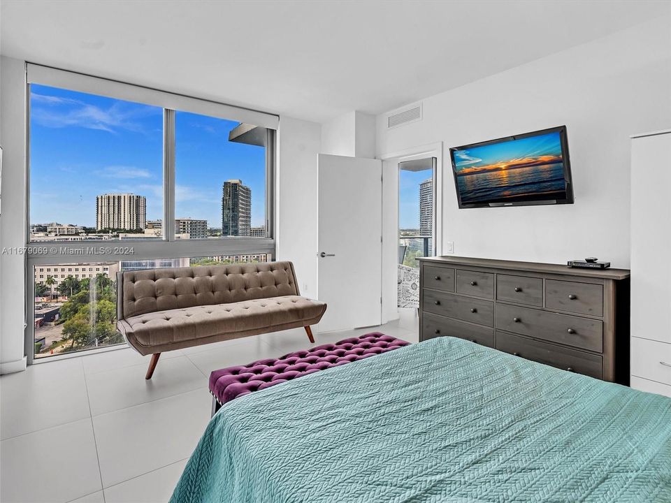 Recently Sold: $615,000 (2 beds, 2 baths, 944 Square Feet)