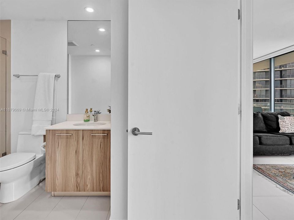 Recently Sold: $615,000 (2 beds, 2 baths, 944 Square Feet)