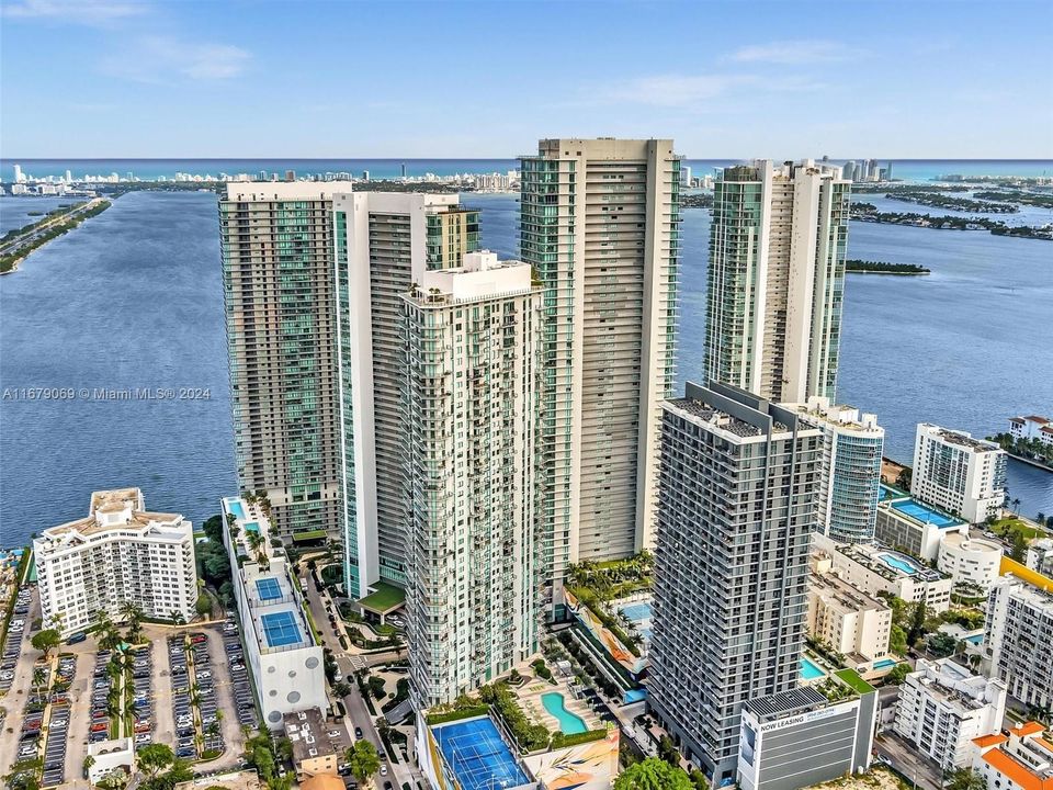 Recently Sold: $615,000 (2 beds, 2 baths, 944 Square Feet)