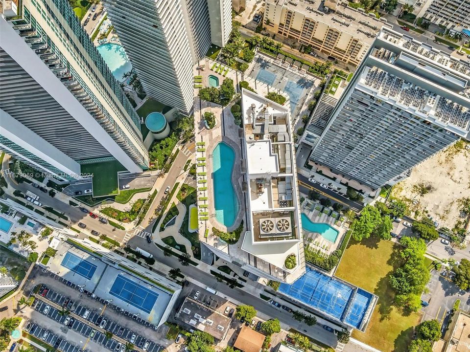 Recently Sold: $615,000 (2 beds, 2 baths, 944 Square Feet)