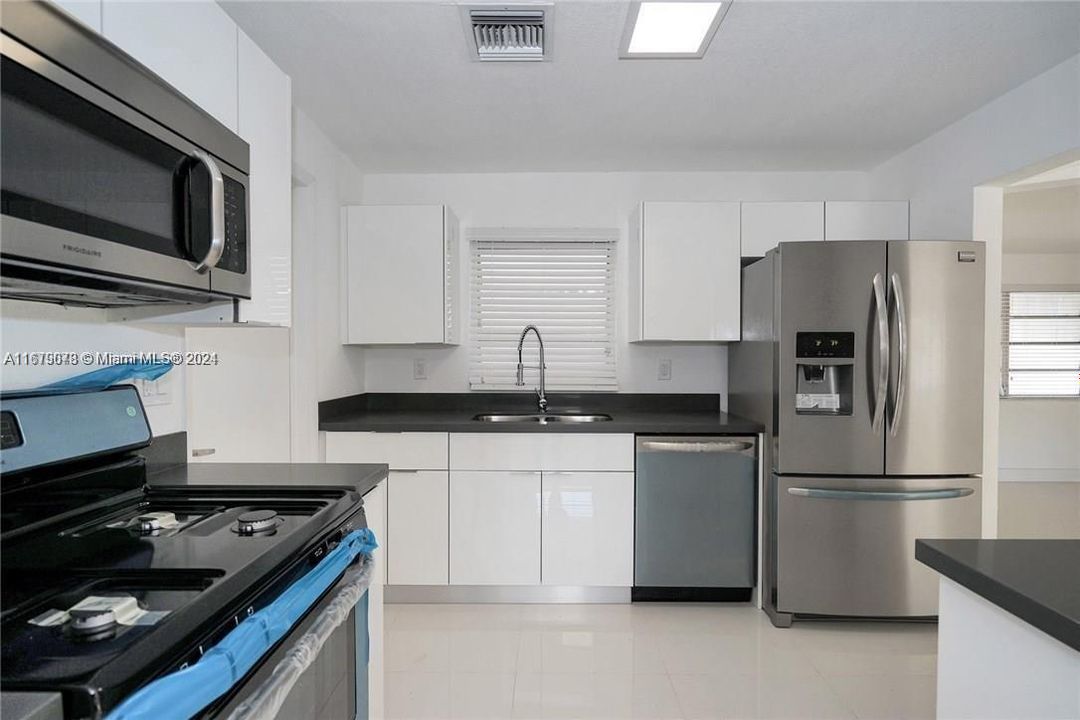 For Rent: $4,150 (3 beds, 2 baths, 1749 Square Feet)