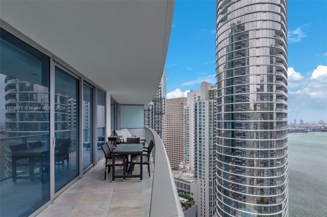 For Sale: $1,275,000 (2 beds, 2 baths, 1500 Square Feet)