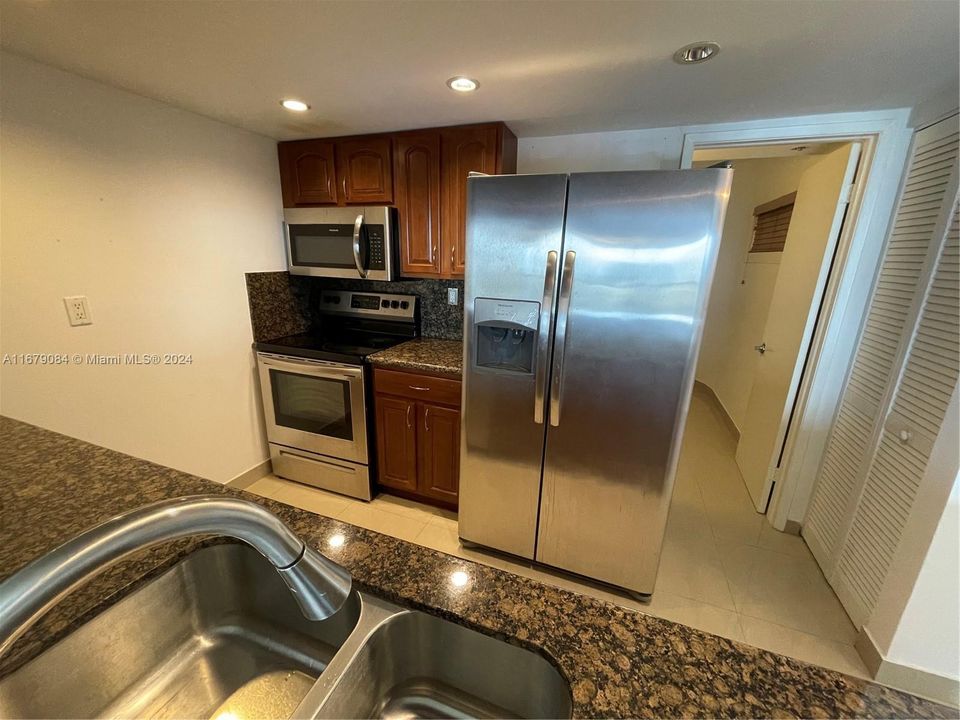 For Rent: $3,995 (2 beds, 2 baths, 1464 Square Feet)