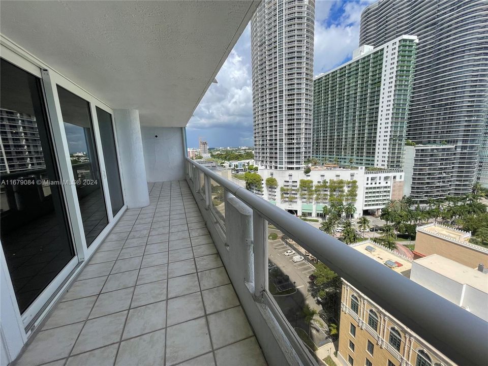 For Rent: $3,995 (2 beds, 2 baths, 1464 Square Feet)