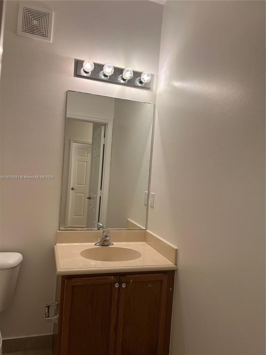 Recently Rented: $2,700 (2 beds, 2 baths, 1232 Square Feet)