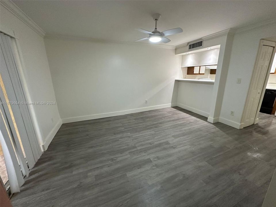 For Rent: $1,800 (1 beds, 1 baths, 693 Square Feet)