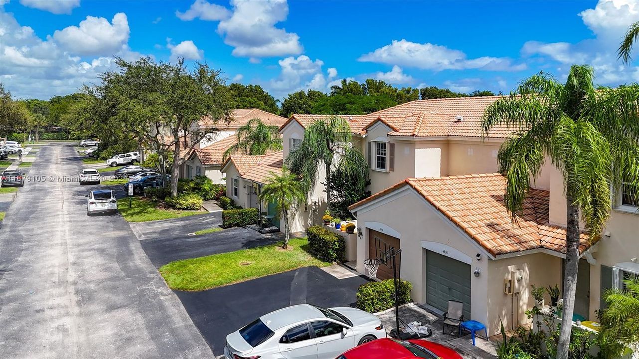 For Sale: $672,000 (3 beds, 2 baths, 1633 Square Feet)