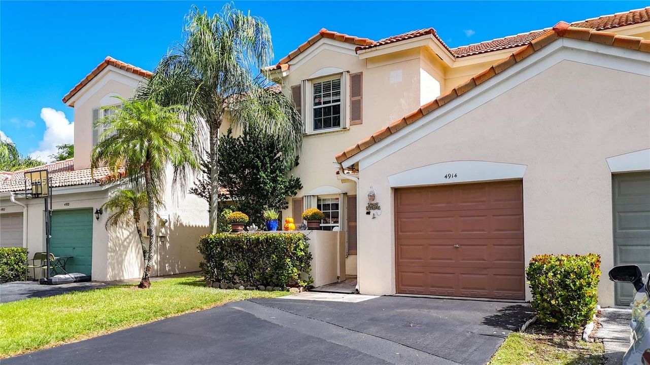 For Sale: $672,000 (3 beds, 2 baths, 1633 Square Feet)