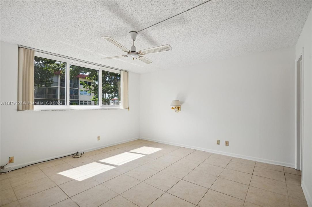 For Sale: $175,000 (2 beds, 2 baths, 1170 Square Feet)