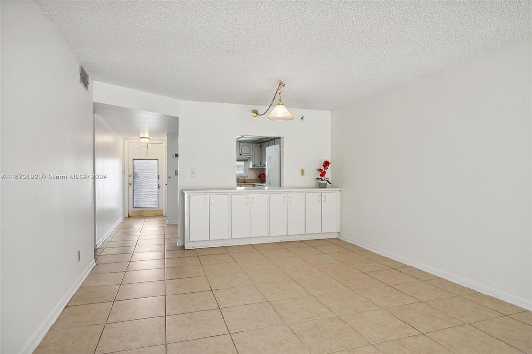 For Sale: $175,000 (2 beds, 2 baths, 1170 Square Feet)