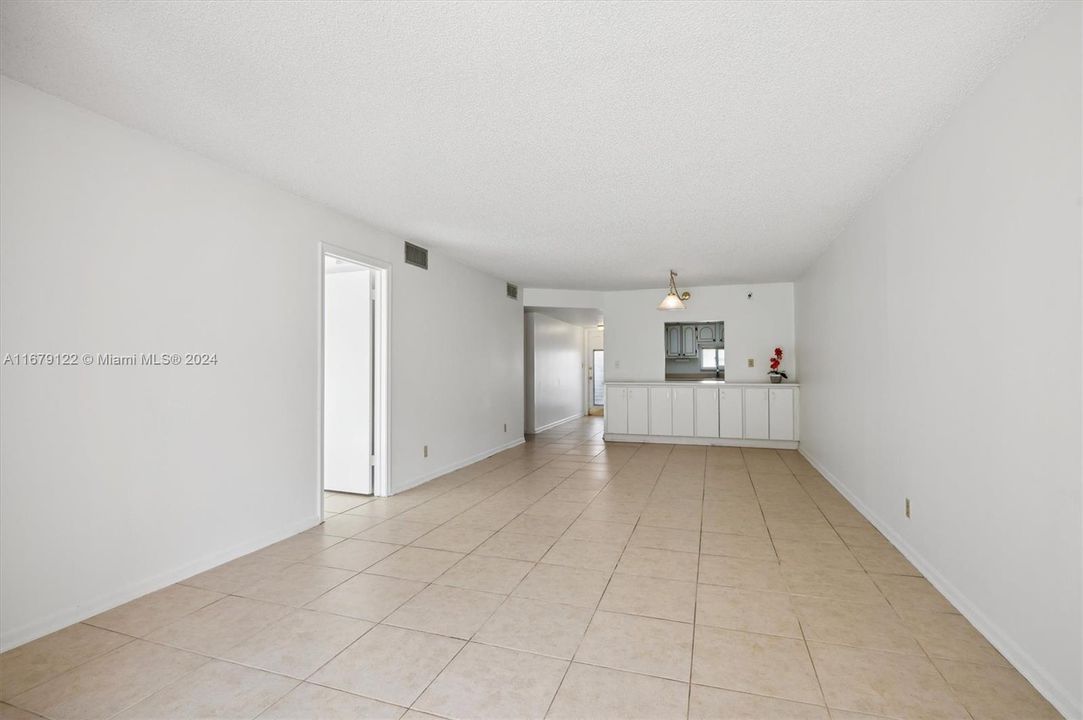 For Sale: $175,000 (2 beds, 2 baths, 1170 Square Feet)