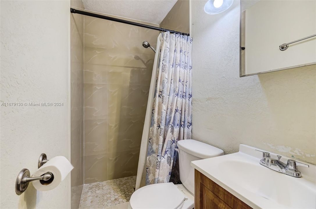 For Sale: $410,000 (2 beds, 1 baths, 900 Square Feet)