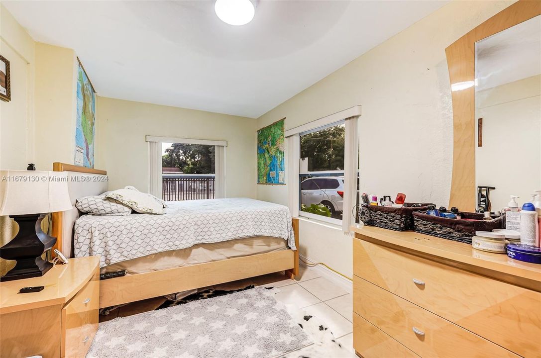 For Sale: $410,000 (2 beds, 1 baths, 900 Square Feet)