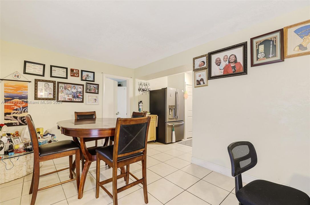 For Sale: $410,000 (2 beds, 1 baths, 900 Square Feet)