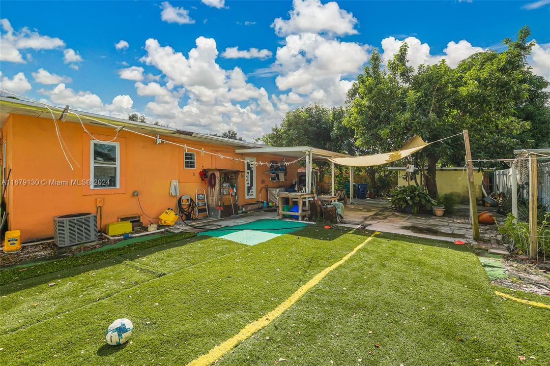 En Venta: $410,000 (2 camas, 1 baños, 900 Pies cuadrados)