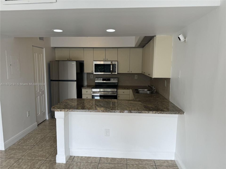 For Rent: $3,000 (3 beds, 2 baths, 1152 Square Feet)