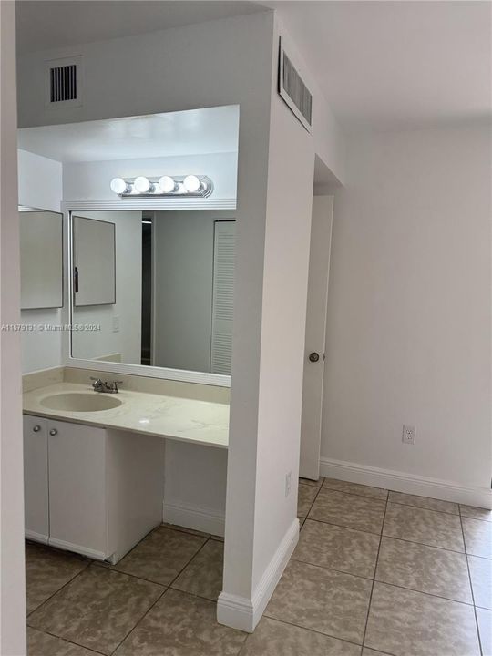 For Rent: $3,000 (3 beds, 2 baths, 1152 Square Feet)