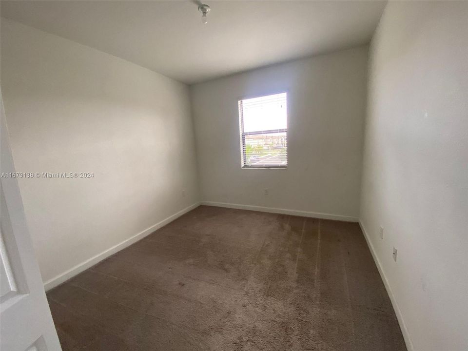 For Rent: $2,700 (3 beds, 2 baths, 1827 Square Feet)