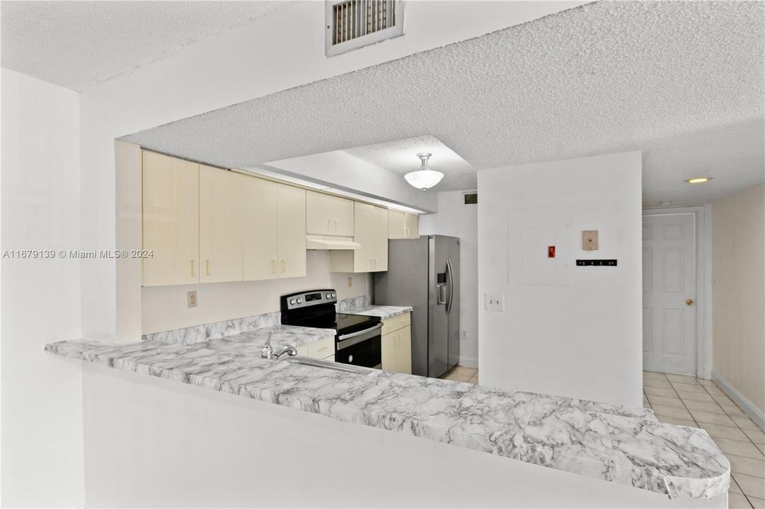 For Rent: $2,100 (2 beds, 2 baths, 1113 Square Feet)