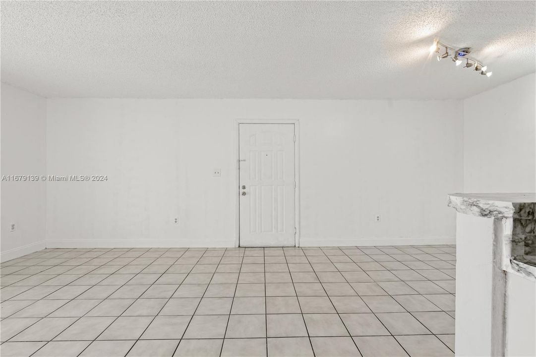 For Rent: $2,100 (2 beds, 2 baths, 1113 Square Feet)