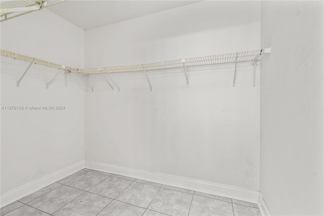 For Rent: $2,100 (2 beds, 2 baths, 1113 Square Feet)