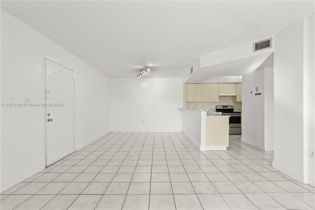 For Rent: $2,100 (2 beds, 2 baths, 1113 Square Feet)