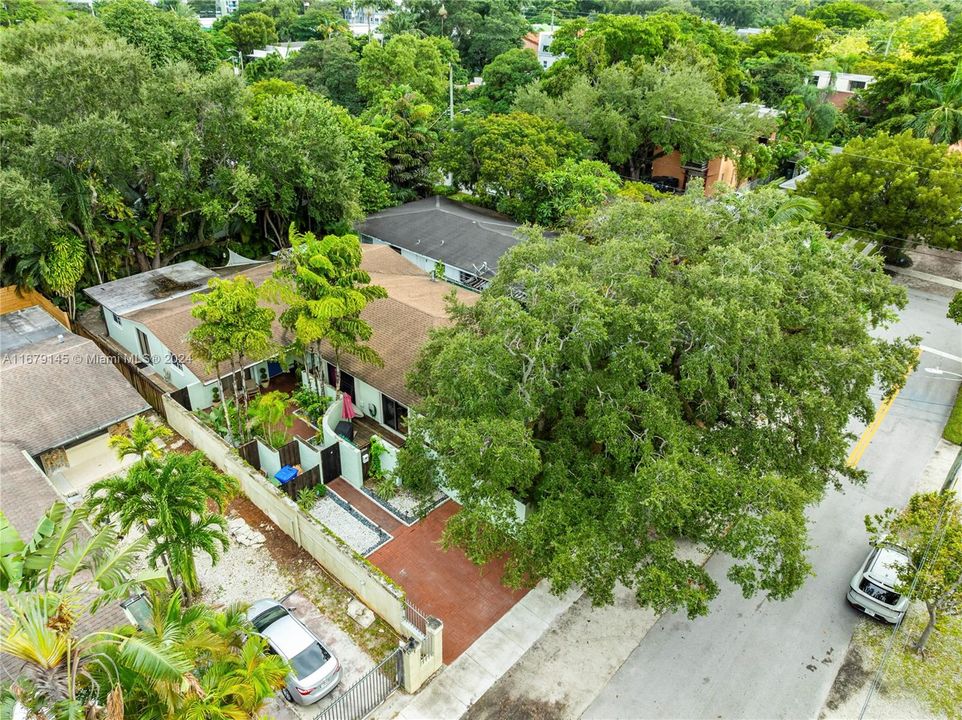 For Sale: $1,250,000 (3 beds, 2 baths, 1530 Square Feet)