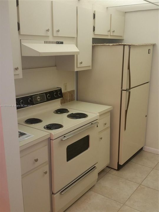 For Sale: $184,500 (1 beds, 1 baths, 811 Square Feet)